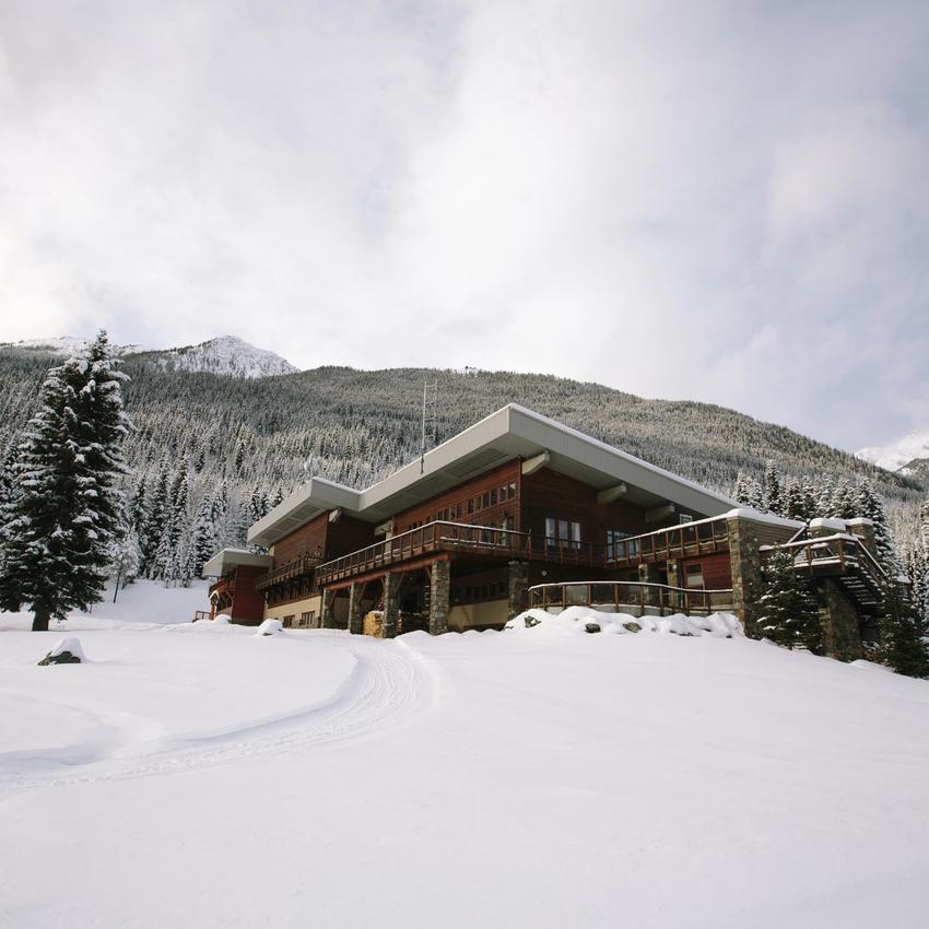 View of the Bobbie Burns lodge during winter